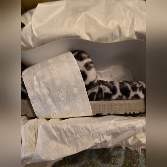 Brand-new never worn Ugg Fluff Yeah Zebra print women's size 9! - Picture 7 of 14